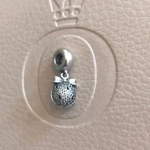 LIMITED EDITION Pandora 2014 Holiday Charm